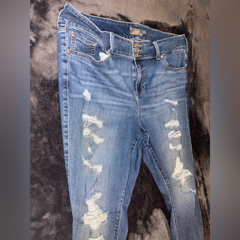 TORRID 22T distressed super soft high rise jegging - Picture 2 of 8